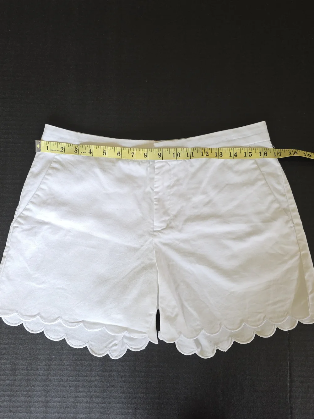 Banana Republic White Scalloped Shorts High Waisted Quiet Luxury Coastal Chic - Picture 5 of 6
